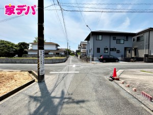 外観 前面道路:西側約5m幅