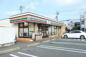 周辺 セブンイレブン豊川下野川町店(370m)