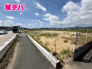 外観 現地や周辺環境もあわせてご確認いただけます。現地ご案内いたします。お気軽にお問い合わせください。実際の陽当たりや前面道路、周辺の環境などもぜひ現地でご確認ください。スタッフが丁寧にご案内いたします。