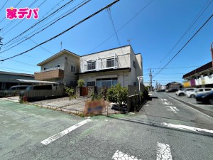 外観 北東の角地で開放感があり、日当たりや風通しの良い立地です。