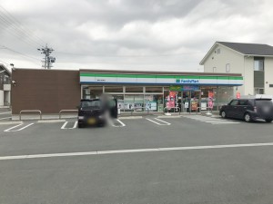 周辺 ファミリーマート豊橋上野東店(460m)
