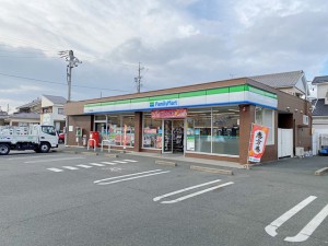 周辺 ファミリーマート豊川寿通店(230m)