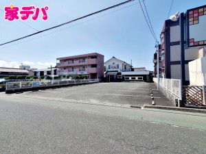 外観 地域に密着した不動産会社として、お客様のニーズに合わせた住まい探しを、経験豊富なスタッフが丁寧にサポートいたします。住まいに関することはお気軽にご相談ください!