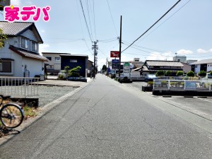 外観 前面道路はゆとりの約6m!車通りも比較的少なく、落ち着いた住環境が魅力です。