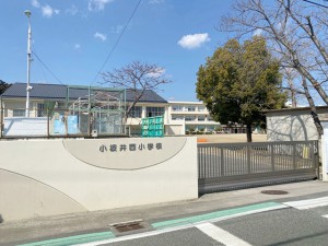 周辺 小坂井西小学校(160m)