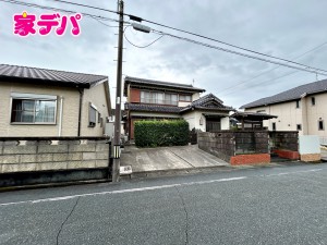 外観 県道に出やすく、豊川方面へのアクセス良好な立地です