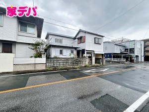 外観 コンビニまで徒歩3分、サンヨネも徒歩7分の距離で生活利便性良好!