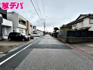 外観 前面道路:南側約6m幅