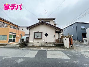 外観 建物の配置や駐車スペースの計画がしやすい整形地、前面道路も見通しが良く車の移動もスムーズに行えます