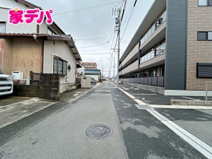 外観 前面道路:北側約4.6m幅