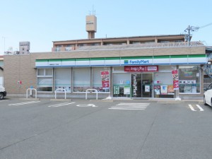 周辺 ファミリーマート豊橋前田二丁目店(290m)