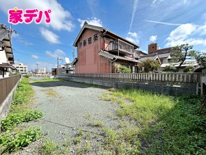 外観 設計の自由度が高い整形地のため、ご自身の理想の住まいを実現できます。建築条件がなく、ご家族にあった間取りやデザインなどが選べ、こだわりの家づくりができます。