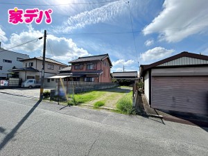 外観 前面道路はゆとりの約6m!車通りも比較的少なく、落ち着いた住環境が魅力です。