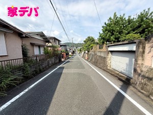 外観 前面道路は見通しが良く、車の移動や駐車もスムーズに行えます。毎日の通勤やお買い物などのお出かけも快適で、ゆとりを持って車を出し入れできるのが魅力。運転が苦手な方でも安心してお使いいただけます。