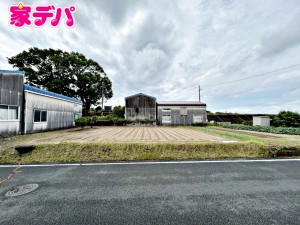 外観 コンビニ徒歩圏内で、毎日のちょっとしたお買い物にも便利な立地!川や海が近く、豊かな自然環境です!