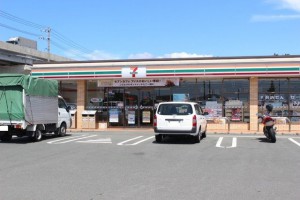 周辺 セブンイレブン豊橋前芝町店(740m)