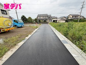 外観 前面道路:北東側約4.1m幅