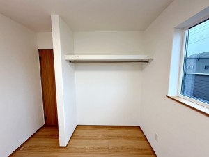 その他画像 明るく風通しの良いクローゼット付きです!