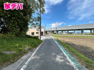 外観 前面道路:東側約5m幅