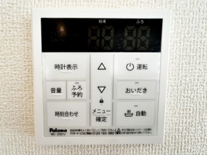 キッチン 設定温度、設定量まで自動でお湯はり。追い炊き機能で生活時間帯の違うご家族でも快適入浴!