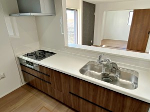 キッチン 【施工例】小さなお子様にも目が届く、使い勝手の良い対面キッチンで楽しくお料理ができます!