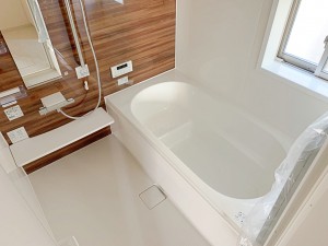 風呂 【施工例】ゆったり入れる浴槽、一日の疲れを癒してくれるくつろぎのバスタイムを…