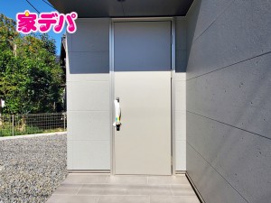 玄関 【玄関】 雨の日の出入りも濡れにくい玄関ポーチ