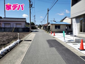 外観 前面道路:南側公道4.5m幅