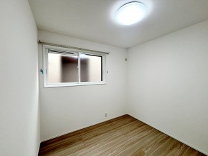 子供部屋 【洋室約4.5帖】 お子様にとっての初めての「自分の部屋」。学習机やベッドの配置もラクラクです。