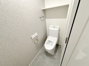 その他画像 【トイレ】 各フロア1カ所ずつシャワー機能付トイレを設置しており、忙しい朝の混雑も解消!