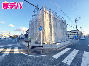 外観 上棟しました。ご見学希望のお客様につきましては同型同仕様の物件にご案内いたします