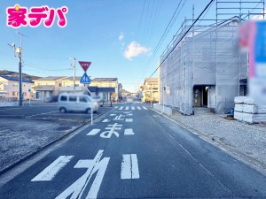 外観 前面道路:西側約6.2m幅
