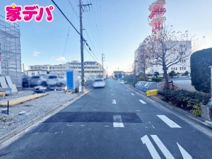 外観 前面道路も広く車通りも少ないので、運転が苦手な方でも自分のペースで駐車ができます