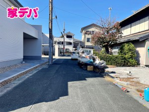 外観 前面道路:南側約5.2m幅