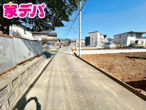 外観 前面道路:北西側約3.5m幅