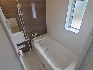 風呂 【施工例】ゆったり入れる浴槽、一日の疲れを癒してくれるくつろぎのバスタイムを…