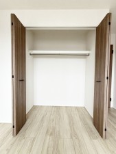 その他画像 【CL】 壁面クローゼットがあればタンスを置く必要がなく、出っ張りのないスッキリ空間を維持できます。