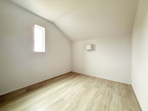 内装 【納戸5.2帖】 たくさん収納できる納戸!窓もあるから換気が出来ます。