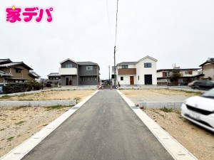 外観 前面道路:南側約4m幅
