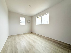 子供部屋 【洋室6.7帖】 腰窓で机や家具の配置がしやすい洋室6.7帖。子供部屋や書斎にもオススメです!
