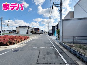 外観 前面道路:北東側約6m幅 前面道路は見通しが良く、車の移動もスムーズに行えます。