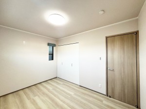 子供部屋 【洋室6帖】 お子様にとっての初めての「自分の部屋」。学習机やベッドの配置もラクラクです。