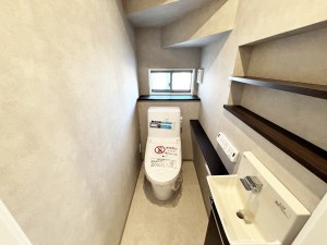 その他画像 【トイレ】 各フロア1カ所ずつシャワー機能付トイレを設置しており、忙しい朝の混雑も解消!