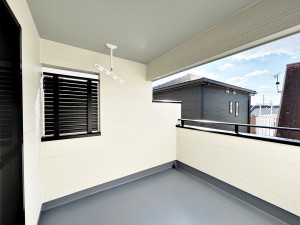 その他画像 洗濯物が多い日も、シーツや掛け布団を天日干ししたいときにも嬉しい、広々バルコニーです!