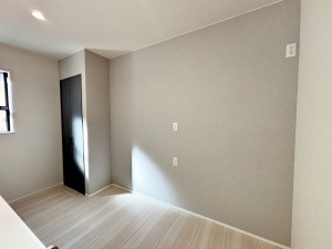 キッチン ご夫婦やお子様と、2~3人並んでも楽しくお料理していただけるように広めな空間設計になっています。