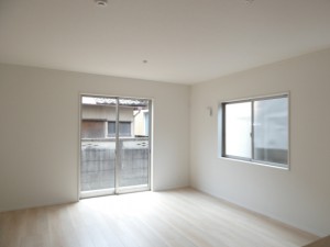 居間 【施工例】温かみのあるナチュラルテイストのLDK。ダイニングセットを置いてもゆとりがあります!