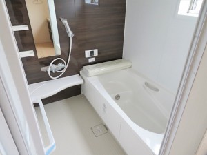 風呂 【施工例】ゆったり入れる浴槽、一日の疲れを癒してくれるくつろぎのバスタイムを…