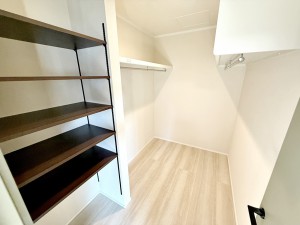 その他画像 【ウォークインクローゼット】 WICは洋服、帽子、バッグなど全て収納可能!お部屋がスッキリ整理整頓できます!