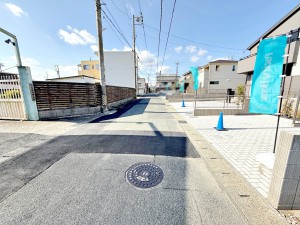 外観 前面道路:南側約5.3m幅