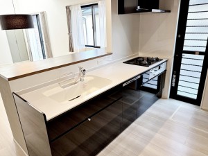 キッチン 【キッチン】 小さなお子様にも目が届く、使い勝手の良い対面キッチンで楽しくお料理ができます!